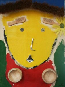 Mujer con cara amarillo