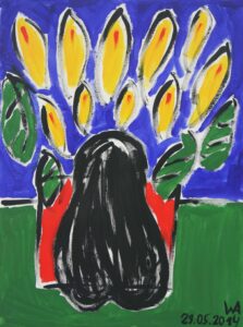 Mujer abrazando flores