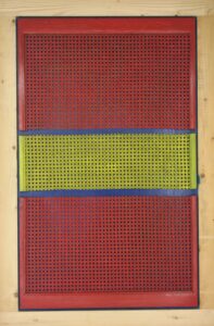 Puesta del sol con cielo y tierra roja