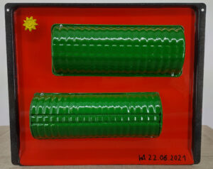 Dos nubes verdes en el cielo rojo