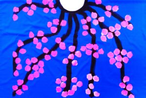 Cerezo en flor rosa-azul